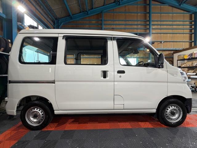 ハイゼットカーゴ スペシャルＳＡＩＩＩ　ワンオーナー・禁煙車・記録簿・純正ＬＥＤヘッドライト・オートライト・４速オートマ・スマートアシスト・オートハイビーム・アイドリングストップ・パワーウインドウ・ナビ・バックカメラ・Ｂｌｕｅｔｏｏｔｈ・（9枚目）