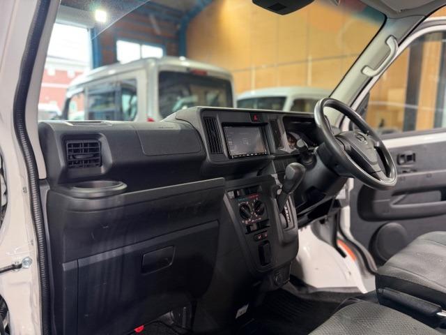 ハイゼットカーゴ スペシャルＳＡＩＩＩ　ワンオーナー・禁煙車・記録簿・純正ＬＥＤヘッドライト・オートライト・４速オートマ・スマートアシスト・オートハイビーム・アイドリングストップ・パワーウインドウ・ナビ・バックカメラ・Ｂｌｕｅｔｏｏｔｈ・（43枚目）