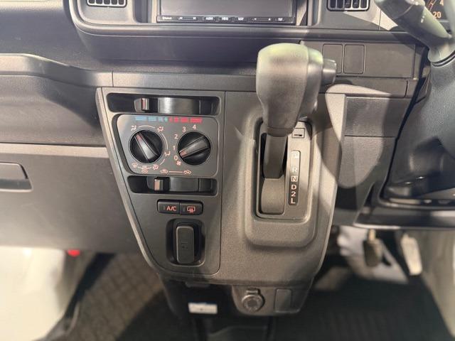 ハイゼットカーゴ スペシャルＳＡＩＩＩ　ワンオーナー・禁煙車・記録簿・純正ＬＥＤヘッドライト・オートライト・４速オートマ・スマートアシスト・オートハイビーム・アイドリングストップ・パワーウインドウ・ナビ・バックカメラ・Ｂｌｕｅｔｏｏｔｈ・（49枚目）