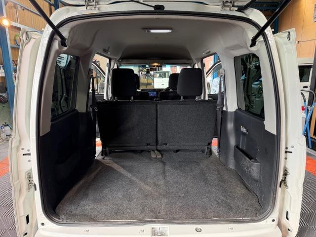 ハイゼットカーゴ クルーズＳＡＩＩＩ　ワンオーナー・４速オートマ・禁煙車・スマートアシスト３・メモリーナビ・バックカメラ・キーレス・電動格納ミラー・ＰＷ・プライバシーガラス・両側スライドドア・保証書・取説（4枚目）