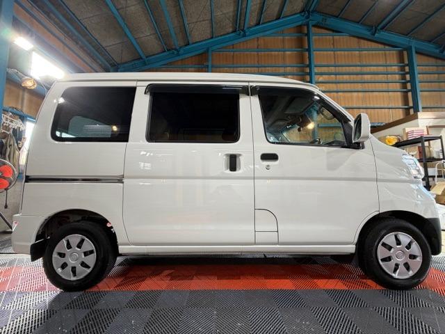 ハイゼットカーゴ クルーズＳＡＩＩＩ　ワンオーナー・４速オートマ・禁煙車・スマートアシスト３・メモリーナビ・バックカメラ・キーレス・電動格納ミラー・ＰＷ・プライバシーガラス・両側スライドドア・保証書・取説（12枚目）