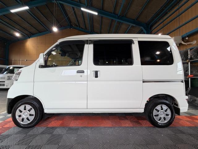 ハイゼットカーゴ クルーズＳＡＩＩＩ　ワンオーナー・４速オートマ・禁煙車・スマートアシスト３・メモリーナビ・バックカメラ・キーレス・電動格納ミラー・ＰＷ・プライバシーガラス・両側スライドドア・保証書・取説（14枚目）