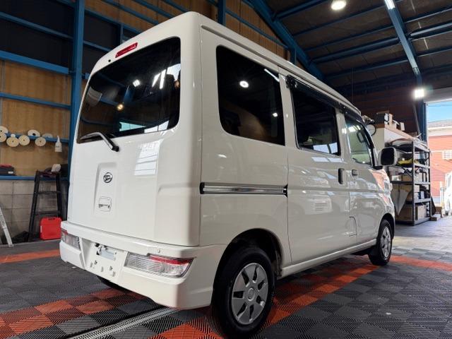 ハイゼットカーゴ クルーズＳＡＩＩＩ　ワンオーナー・４速オートマ・禁煙車・スマートアシスト３・メモリーナビ・バックカメラ・キーレス・電動格納ミラー・ＰＷ・プライバシーガラス・両側スライドドア・保証書・取説（16枚目）
