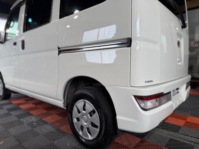 ハイゼットカーゴ クルーズＳＡＩＩＩ　ワンオーナー・４速オートマ・禁煙車・スマートアシスト３・メモリーナビ・バックカメラ・キーレス・電動格納ミラー・ＰＷ・プライバシーガラス・両側スライドドア・保証書・取説（32枚目）