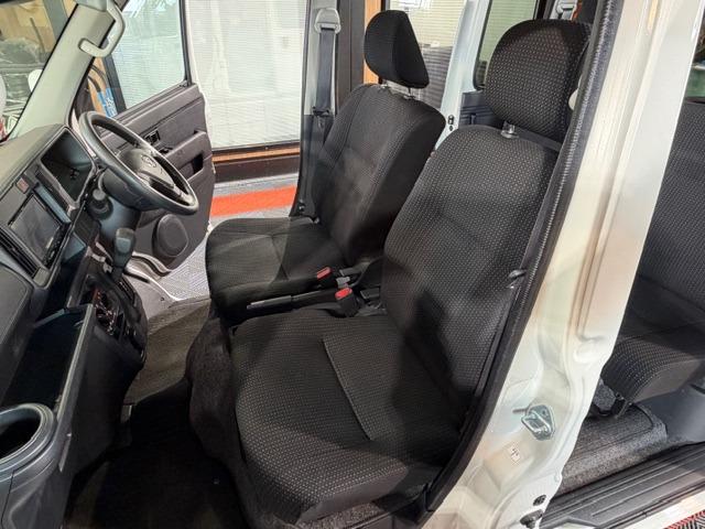 ハイゼットカーゴ クルーズＳＡＩＩＩ　ワンオーナー・４速オートマ・禁煙車・スマートアシスト３・メモリーナビ・バックカメラ・キーレス・電動格納ミラー・ＰＷ・プライバシーガラス・両側スライドドア・保証書・取説（45枚目）