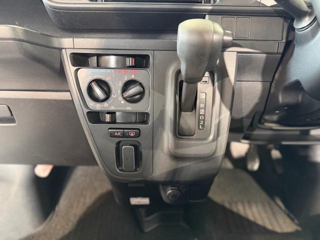 ハイゼットカーゴ クルーズＳＡＩＩＩ　ワンオーナー・４速オートマ・禁煙車・スマートアシスト３・メモリーナビ・バックカメラ・キーレス・電動格納ミラー・ＰＷ・プライバシーガラス・両側スライドドア・保証書・取説（50枚目）