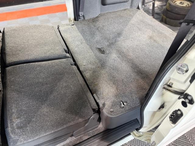 ハイゼットカーゴ クルーズＳＡＩＩＩ　ワンオーナー・４速オートマ・禁煙車・スマートアシスト３・メモリーナビ・バックカメラ・キーレス・電動格納ミラー・ＰＷ・プライバシーガラス・両側スライドドア・保証書・取説（61枚目）