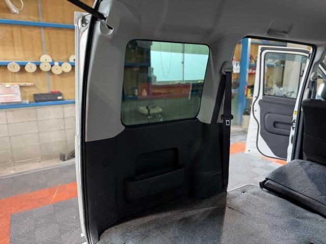 ハイゼットカーゴ クルーズＳＡＩＩＩ　ワンオーナー・４速オートマ・禁煙車・スマートアシスト３・メモリーナビ・バックカメラ・キーレス・電動格納ミラー・ＰＷ・プライバシーガラス・両側スライドドア・保証書・取説（63枚目）