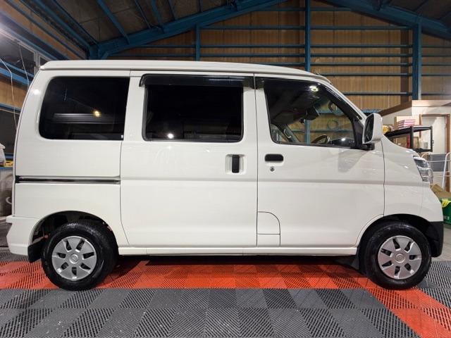 ハイゼットカーゴ クルーズＳＡＩＩＩ　ワンオーナー・記録簿・スマートアシスト３・禁煙車・メモリーナビ・バックカメラ・キーレス・電動格納ミラー・全席ＰＷ・オーバーヘッドシェルフ・両側スライドドア・保証書・取説（9枚目）