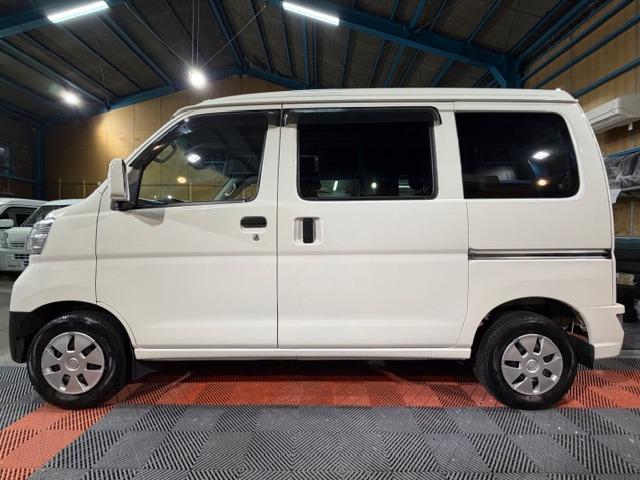 ハイゼットカーゴ クルーズＳＡＩＩＩ　ワンオーナー・記録簿・スマートアシスト３・禁煙車・メモリーナビ・バックカメラ・キーレス・電動格納ミラー・全席ＰＷ・オーバーヘッドシェルフ・両側スライドドア・保証書・取説（11枚目）