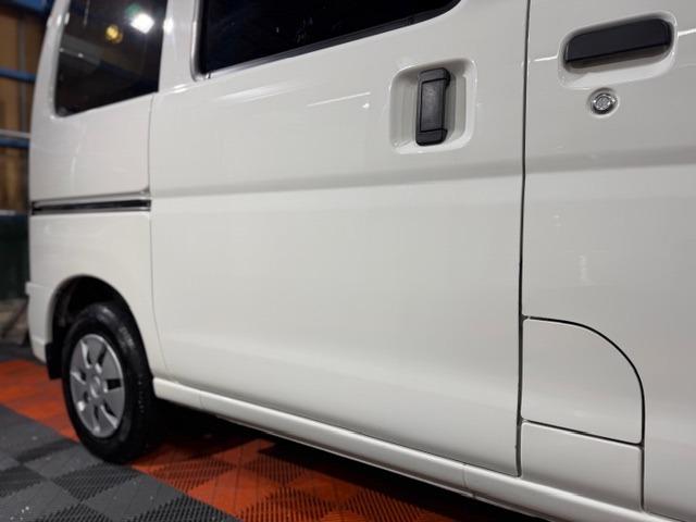 ハイゼットカーゴ クルーズＳＡＩＩＩ　ワンオーナー・記録簿・スマートアシスト３・禁煙車・メモリーナビ・バックカメラ・キーレス・電動格納ミラー・全席ＰＷ・オーバーヘッドシェルフ・両側スライドドア・保証書・取説（29枚目）