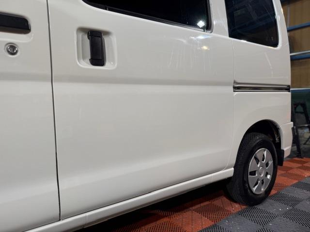 ハイゼットカーゴ クルーズＳＡＩＩＩ　ワンオーナー・記録簿・スマートアシスト３・禁煙車・メモリーナビ・バックカメラ・キーレス・電動格納ミラー・全席ＰＷ・オーバーヘッドシェルフ・両側スライドドア・保証書・取説（33枚目）