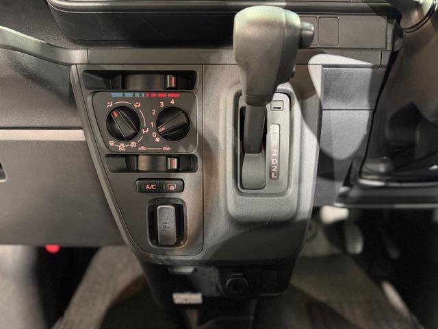 ハイゼットカーゴ クルーズＳＡＩＩＩ　ワンオーナー・記録簿・スマートアシスト３・禁煙車・メモリーナビ・バックカメラ・キーレス・電動格納ミラー・全席ＰＷ・オーバーヘッドシェルフ・両側スライドドア・保証書・取説（49枚目）