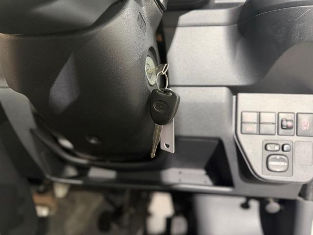 ハイゼットカーゴ クルーズＳＡＩＩＩ　ワンオーナー・記録簿・スマートアシスト３・禁煙車・メモリーナビ・バックカメラ・キーレス・電動格納ミラー・全席ＰＷ・オーバーヘッドシェルフ・両側スライドドア・保証書・取説（51枚目）