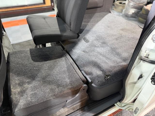 ハイゼットカーゴ クルーズＳＡＩＩＩ　ワンオーナー・記録簿・スマートアシスト３・禁煙車・メモリーナビ・バックカメラ・キーレス・電動格納ミラー・全席ＰＷ・オーバーヘッドシェルフ・両側スライドドア・保証書・取説（60枚目）