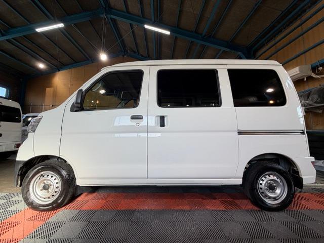 ハイゼットカーゴ ＤＸ　ＳＡＩＩＩ　ワンオーナー・禁煙車・記録簿・純正ＬＥＤヘッドライト・スマートアシスト・オートライト・ナビ・Ｂｌｕｅｔｏｏｔｈ・フルセグＴＶ・パワーウインドウ・キーレス・ＰＶガラス・荷室マット新品・保証書・取説（11枚目）