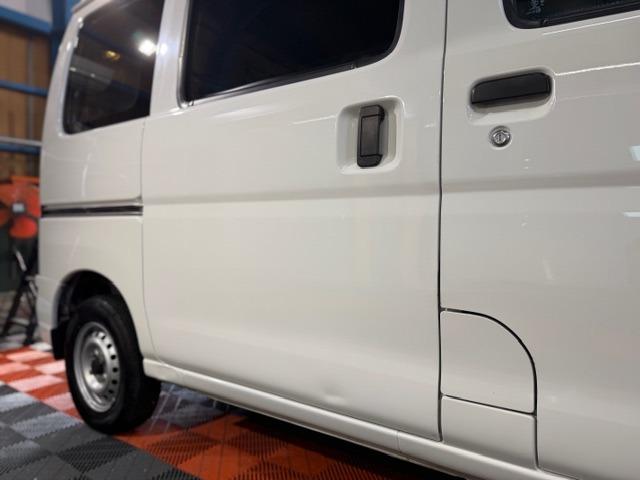 ハイゼットカーゴ ＤＸ　ＳＡＩＩＩ　ワンオーナー・禁煙車・記録簿・純正ＬＥＤヘッドライト・スマートアシスト・オートライト・ナビ・Ｂｌｕｅｔｏｏｔｈ・フルセグＴＶ・パワーウインドウ・キーレス・ＰＶガラス・荷室マット新品・保証書・取説（28枚目）