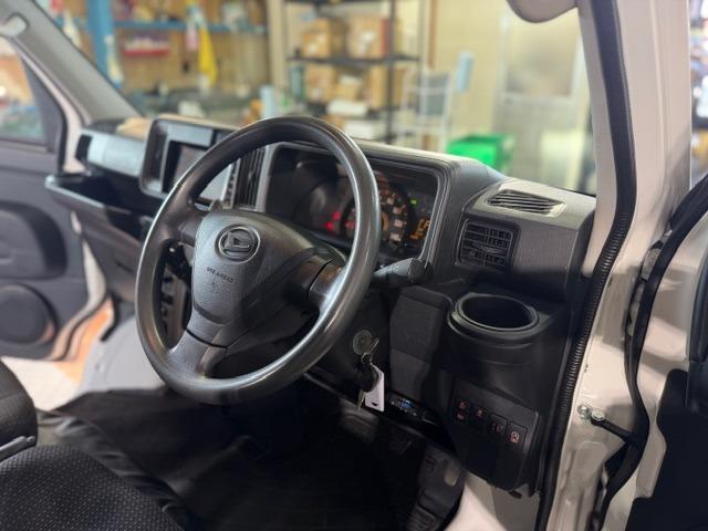 ハイゼットカーゴ ＤＸ　ＳＡＩＩＩ　ワンオーナー・禁煙車・記録簿・純正ＬＥＤヘッドライト・スマートアシスト・オートライト・ナビ・Ｂｌｕｅｔｏｏｔｈ・フルセグＴＶ・パワーウインドウ・キーレス・ＰＶガラス・荷室マット新品・保証書・取説（40枚目）