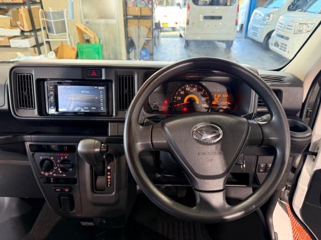 ハイゼットカーゴ クルーズSAIII ビジネスパッケージ・禁煙車・電動格納ミラー・フルフラットシート・パワーウインドウ・キーレス・プライバシーガラス・ディスプレイオーディオ・バックカメラ・アイドリングストップ・オートハイビーム(2枚目)