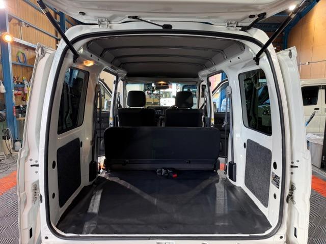 ハイゼットカーゴ クルーズSAIII ビジネスパッケージ・禁煙車・電動格納ミラー・フルフラットシート・パワーウインドウ・キーレス・プライバシーガラス・ディスプレイオーディオ・バックカメラ・アイドリングストップ・オートハイビーム(3枚目)