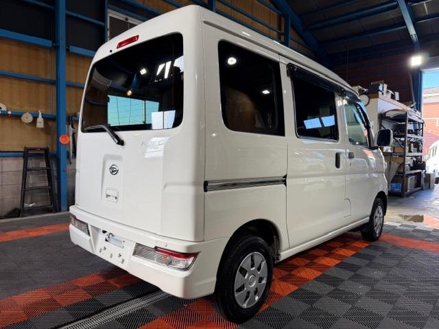 ハイゼットカーゴ クルーズSAIII ビジネスパッケージ・禁煙車・電動格納ミラー・フルフラットシート・パワーウインドウ・キーレス・プライバシーガラス・ディスプレイオーディオ・バックカメラ・アイドリングストップ・オートハイビーム(13枚目)