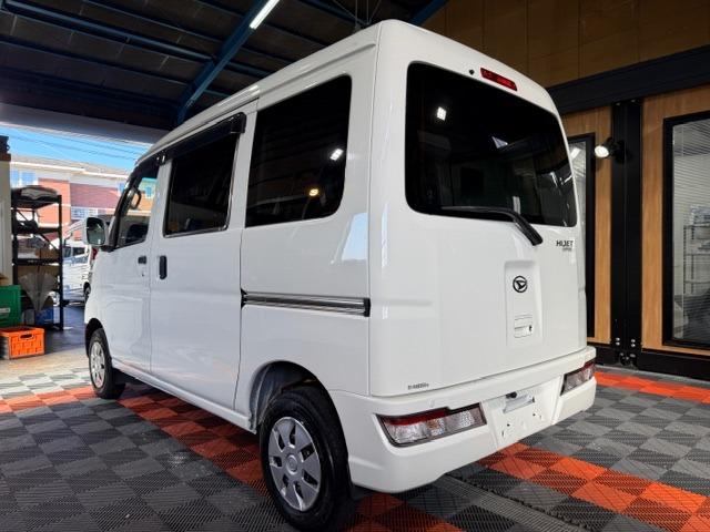 ハイゼットカーゴ クルーズSAIII ビジネスパッケージ・禁煙車・電動格納ミラー・フルフラットシート・パワーウインドウ・キーレス・プライバシーガラス・ディスプレイオーディオ・バックカメラ・アイドリングストップ・オートハイビーム(15枚目)