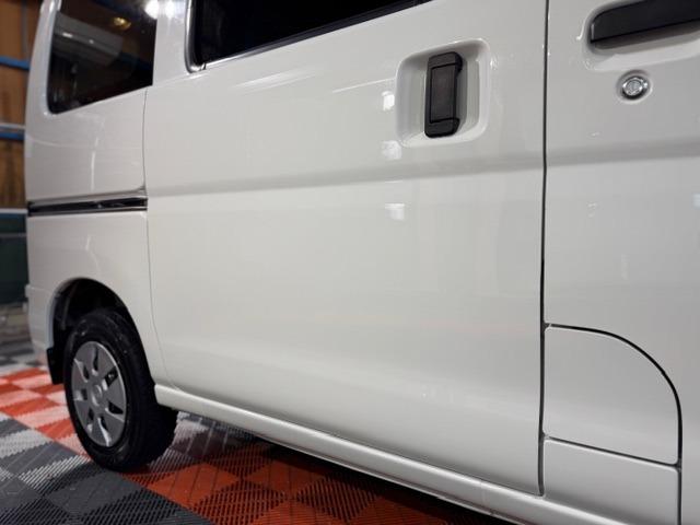 ハイゼットカーゴ クルーズSAIII ビジネスパッケージ・禁煙車・電動格納ミラー・フルフラットシート・パワーウインドウ・キーレス・プライバシーガラス・ディスプレイオーディオ・バックカメラ・アイドリングストップ・オートハイビーム(29枚目)