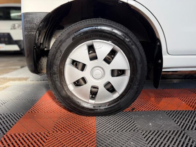 ハイゼットカーゴ クルーズSAIII ビジネスパッケージ・禁煙車・電動格納ミラー・フルフラットシート・パワーウインドウ・キーレス・プライバシーガラス・ディスプレイオーディオ・バックカメラ・アイドリングストップ・オートハイビーム(35枚目)