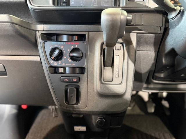 ハイゼットカーゴ クルーズSAIII ビジネスパッケージ・禁煙車・電動格納ミラー・フルフラットシート・パワーウインドウ・キーレス・プライバシーガラス・ディスプレイオーディオ・バックカメラ・アイドリングストップ・オートハイビーム(49枚目)