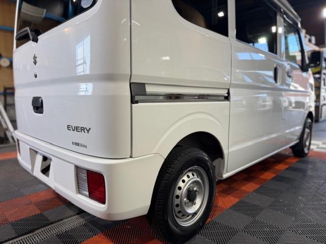 エブリイ PC ワンオーナー・走行946キロ・メモリーナビ・地デジTV・キーレス・スペアキー・パワーウィンドウ・プライバシーガラス・オーバーヘッドシェルフ・両側スライドドア・タイミングチェーンエンジン・保証書・取説(28枚目)