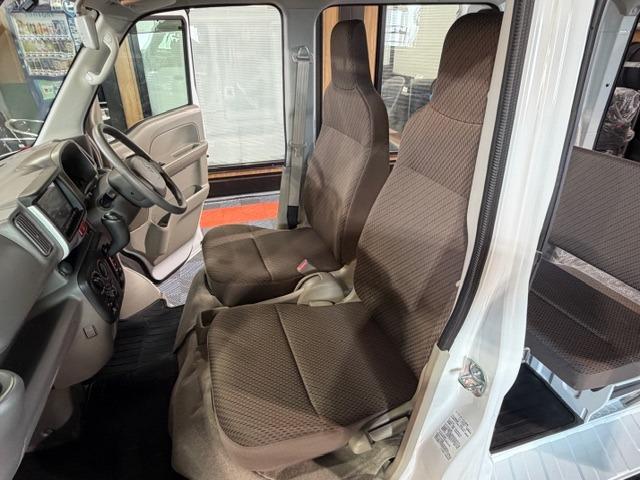 エブリイ PC ワンオーナー・走行946キロ・メモリーナビ・地デジTV・キーレス・スペアキー・パワーウィンドウ・プライバシーガラス・オーバーヘッドシェルフ・両側スライドドア・タイミングチェーンエンジン・保証書・取説(43枚目)