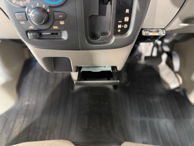 エブリイ PC ワンオーナー・走行946キロ・メモリーナビ・地デジTV・キーレス・スペアキー・パワーウィンドウ・プライバシーガラス・オーバーヘッドシェルフ・両側スライドドア・タイミングチェーンエンジン・保証書・取説(48枚目)