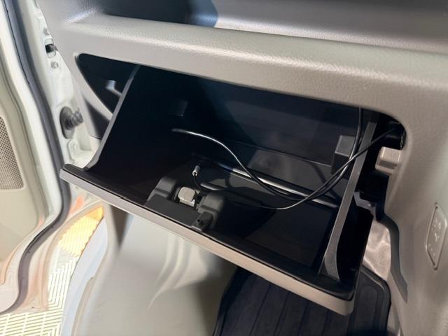 エブリイ PC ワンオーナー・走行946キロ・メモリーナビ・地デジTV・キーレス・スペアキー・パワーウィンドウ・プライバシーガラス・オーバーヘッドシェルフ・両側スライドドア・タイミングチェーンエンジン・保証書・取説(51枚目)