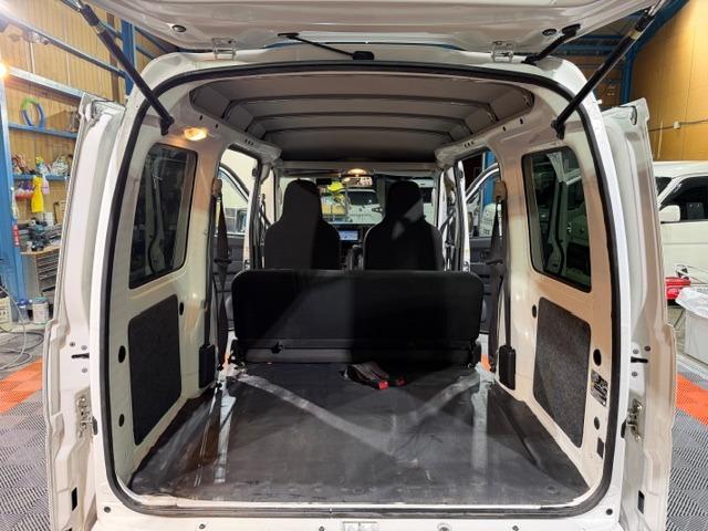 ハイゼットカーゴ ＤＸ　ＳＡＩＩＩ　ワンオーナー・スマートアシスト３・パーキングソナー・フルＬＥＤヘッドライト・キーレス・ＰＷ・プライバシーガラス・メモリーナビ・Ｂｌｕｅｔｏｏｔｈオーディオ・両側スライドドア・保証書・取説（5枚目）