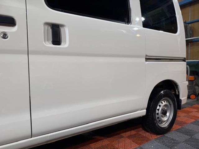 ハイゼットカーゴ ＤＸ　ＳＡＩＩＩ　ワンオーナー・スマートアシスト３・パーキングソナー・フルＬＥＤヘッドライト・キーレス・ＰＷ・プライバシーガラス・メモリーナビ・Ｂｌｕｅｔｏｏｔｈオーディオ・両側スライドドア・保証書・取説（33枚目）