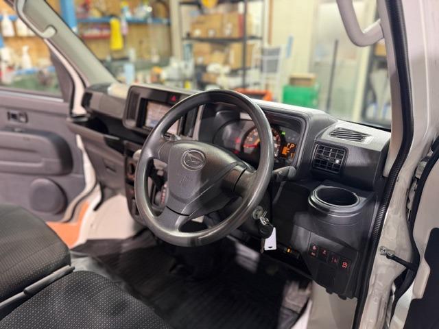 ハイゼットカーゴ ＤＸ　ＳＡＩＩＩ　ワンオーナー・スマートアシスト３・パーキングソナー・フルＬＥＤヘッドライト・キーレス・ＰＷ・プライバシーガラス・メモリーナビ・Ｂｌｕｅｔｏｏｔｈオーディオ・両側スライドドア・保証書・取説（40枚目）