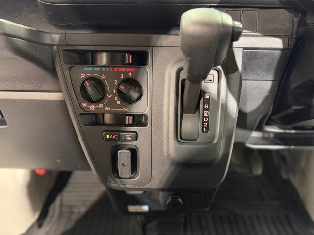 ハイゼットカーゴ ＤＸ　ＳＡＩＩＩ　ワンオーナー・スマートアシスト３・パーキングソナー・フルＬＥＤヘッドライト・キーレス・ＰＷ・プライバシーガラス・メモリーナビ・Ｂｌｕｅｔｏｏｔｈオーディオ・両側スライドドア・保証書・取説（49枚目）