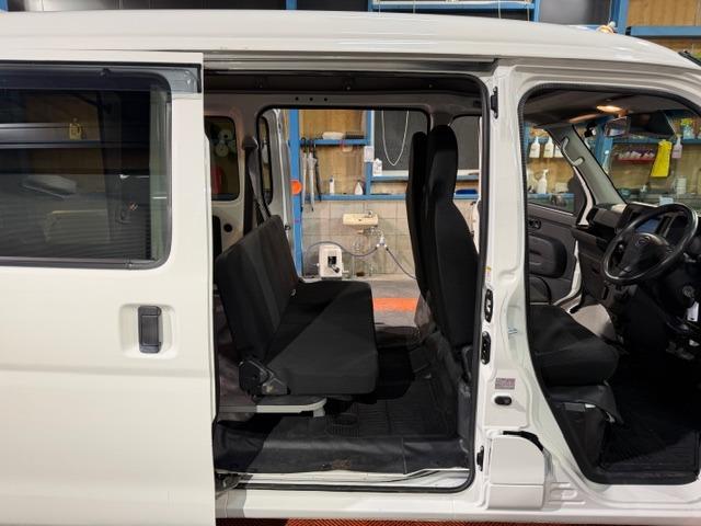 ハイゼットカーゴ ＤＸ　ＳＡＩＩＩ　ワンオーナー・スマートアシスト３・パーキングソナー・フルＬＥＤヘッドライト・キーレス・ＰＷ・プライバシーガラス・メモリーナビ・Ｂｌｕｅｔｏｏｔｈオーディオ・両側スライドドア・保証書・取説（55枚目）