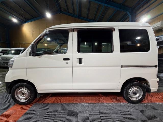 ハイゼットカーゴ ＤＸ　ＳＡＩＩＩ　記録簿・納車時新品タイヤ・純正ＬＥＤヘッドライト・オートライト・４速オートマ・スマートアシスト・アイドリングストップ・オートハイビーム・パワーウインドウ・キーレス・プライバシーガラス・保証書・取説（11枚目）