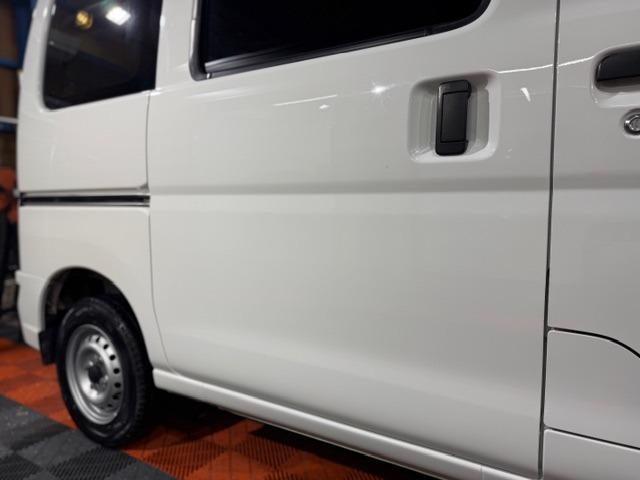 ハイゼットカーゴ ＤＸ　ＳＡＩＩＩ　記録簿・納車時新品タイヤ・純正ＬＥＤヘッドライト・オートライト・４速オートマ・スマートアシスト・アイドリングストップ・オートハイビーム・パワーウインドウ・キーレス・プライバシーガラス・保証書・取説（28枚目）