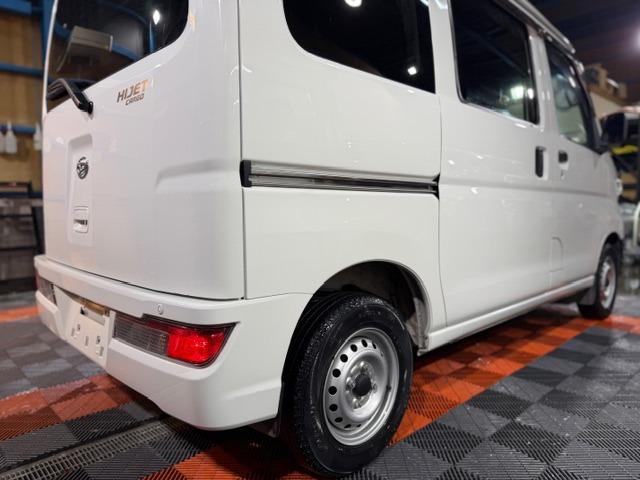 ハイゼットカーゴ ＤＸ　ＳＡＩＩＩ　記録簿・納車時新品タイヤ・純正ＬＥＤヘッドライト・オートライト・４速オートマ・スマートアシスト・アイドリングストップ・オートハイビーム・パワーウインドウ・キーレス・プライバシーガラス・保証書・取説（29枚目）