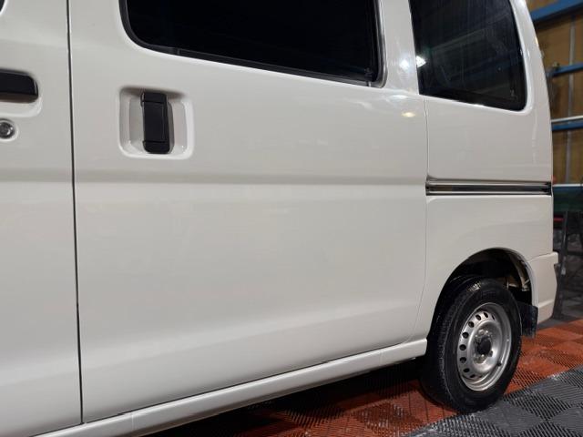 ハイゼットカーゴ ＤＸ　ＳＡＩＩＩ　記録簿・納車時新品タイヤ・純正ＬＥＤヘッドライト・オートライト・４速オートマ・スマートアシスト・アイドリングストップ・オートハイビーム・パワーウインドウ・キーレス・プライバシーガラス・保証書・取説（32枚目）