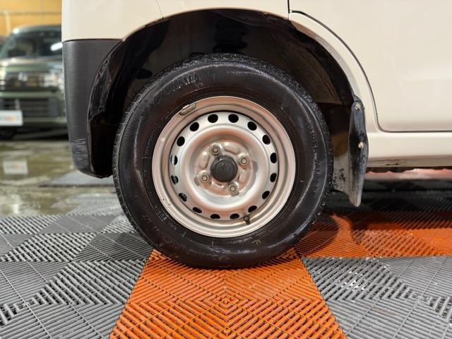 ハイゼットカーゴ ＤＸ　ＳＡＩＩＩ　記録簿・納車時新品タイヤ・純正ＬＥＤヘッドライト・オートライト・４速オートマ・スマートアシスト・アイドリングストップ・オートハイビーム・パワーウインドウ・キーレス・プライバシーガラス・保証書・取説（34枚目）