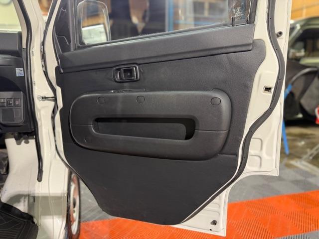 ハイゼットカーゴ ＤＸ　ＳＡＩＩＩ　記録簿・納車時新品タイヤ・純正ＬＥＤヘッドライト・オートライト・４速オートマ・スマートアシスト・アイドリングストップ・オートハイビーム・パワーウインドウ・キーレス・プライバシーガラス・保証書・取説（38枚目）