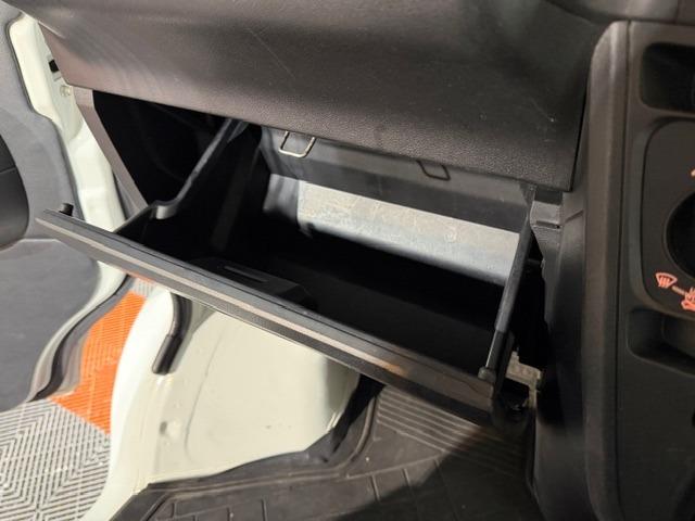ハイゼットカーゴ ＤＸ　ＳＡＩＩＩ　記録簿・納車時新品タイヤ・純正ＬＥＤヘッドライト・オートライト・４速オートマ・スマートアシスト・アイドリングストップ・オートハイビーム・パワーウインドウ・キーレス・プライバシーガラス・保証書・取説（50枚目）