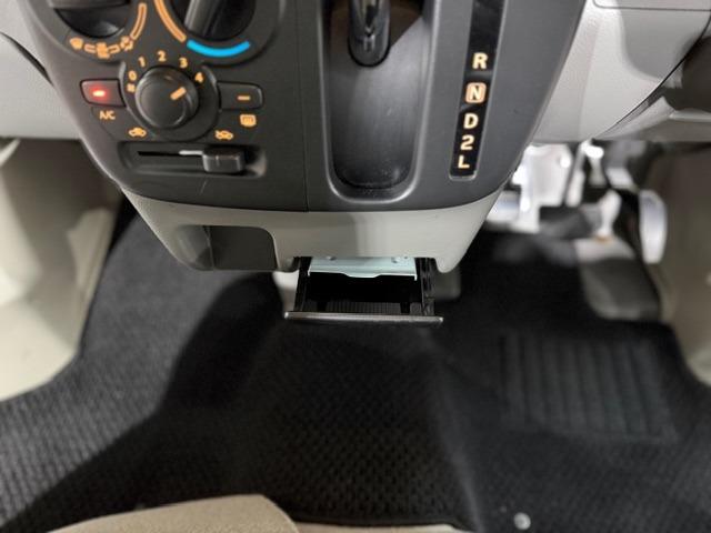 エブリイ ＰＣ　ワンオーナー・禁煙車・記録簿・４速オートマ・デュアルカメラブレーキサポート・パワーウインドウ・キーレス・プライバシーガラス・両側スライドドア・保証書・取説（51枚目）