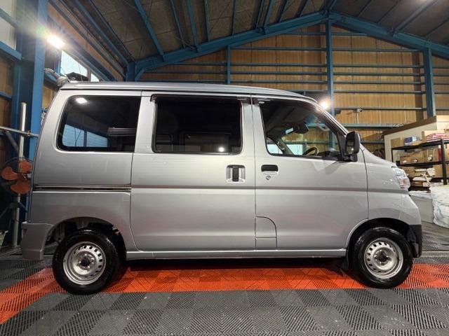 ハイゼットカーゴ スペシャルSAIII ワンオーナー・禁煙車・記録簿・純正LEDヘッドライト・スマートアシスト・4速オートマ・アイドリングストップ・オートハイビーム・社外オーディオ・ドアスピーカー・両側スライドドア・保証書・取説(9枚目)