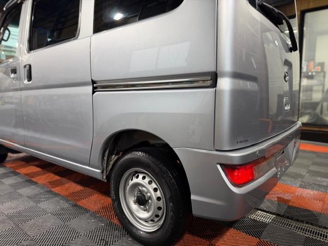 ハイゼットカーゴ スペシャルSAIII ワンオーナー・禁煙車・記録簿・純正LEDヘッドライト・スマートアシスト・4速オートマ・アイドリングストップ・オートハイビーム・社外オーディオ・ドアスピーカー・両側スライドドア・保証書・取説(31枚目)