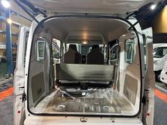 荷室のマットは新品到着待ちです♪フルフラットにすれば広々！お仕事でもレジャーでも使い易い仕様です。 6