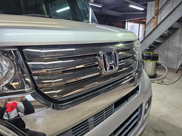 Ｎ－ＢＯＸカスタム Ｇ・ターボパッケージ　Ｂｌｕｅｔｏｏｔｈ接続　バックカメラ　クルーズコントロール　地デジ　両側パワスラ　パドルシフト　オートライト　タイミングチェーン　修復歴なし　プッシュスタート　オートエアコン　室内クリーニング済み（26枚目）